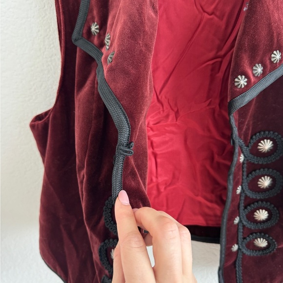 DOUBLE D RANCH WEAR Burgundy Maroon Velvet Western Studded Vest - Picture 5 of 6